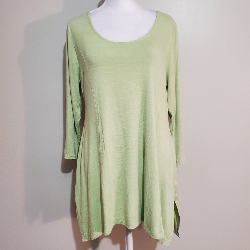Soft Surroundings Larisa lime green exposed back zip 3/4 sleeve tunic top. M.